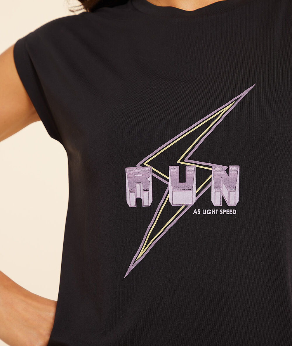 Camiseta manga corta 'run' negro.