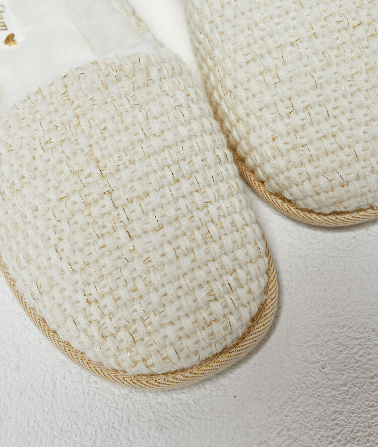 Zapatillas destalonadas crudo.