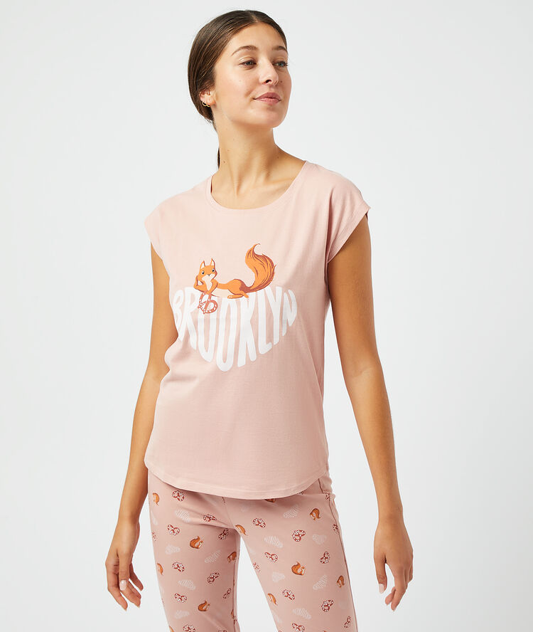 Camiseta manga corta rosa.