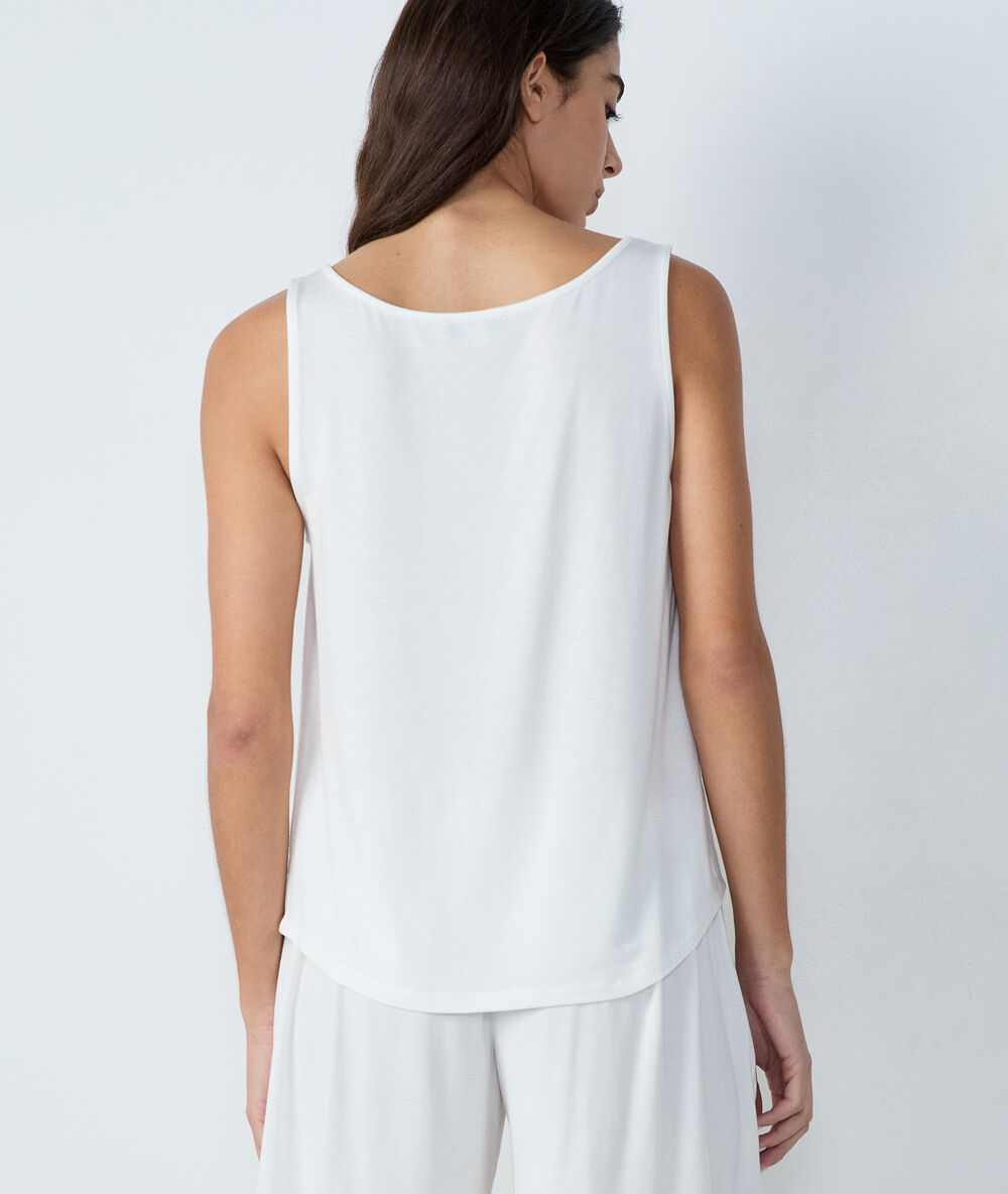 Top de modal liso crudo.