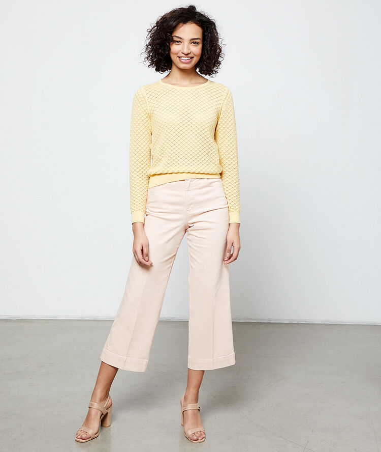 Pantalón ancho rosa.