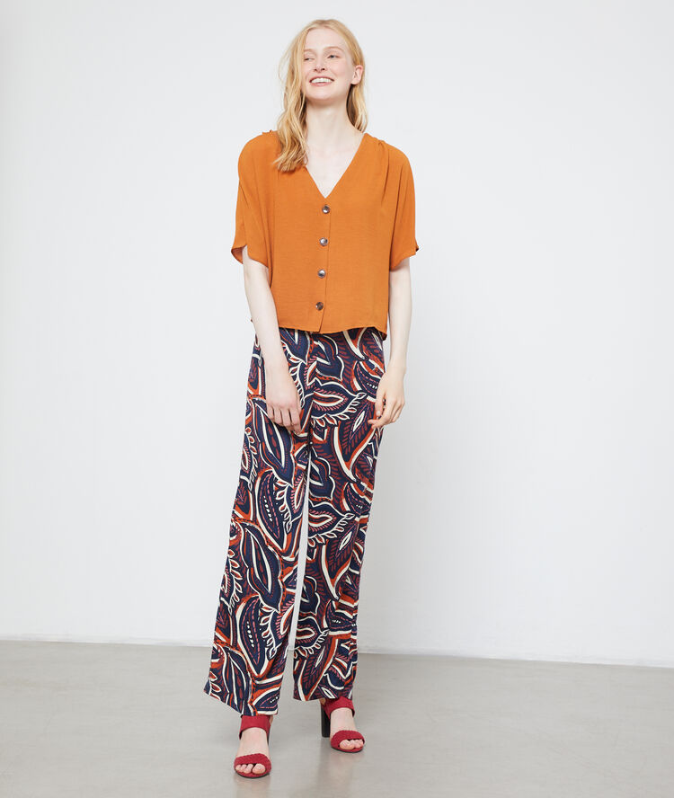 Blusa cuello en v abotonada ocre.