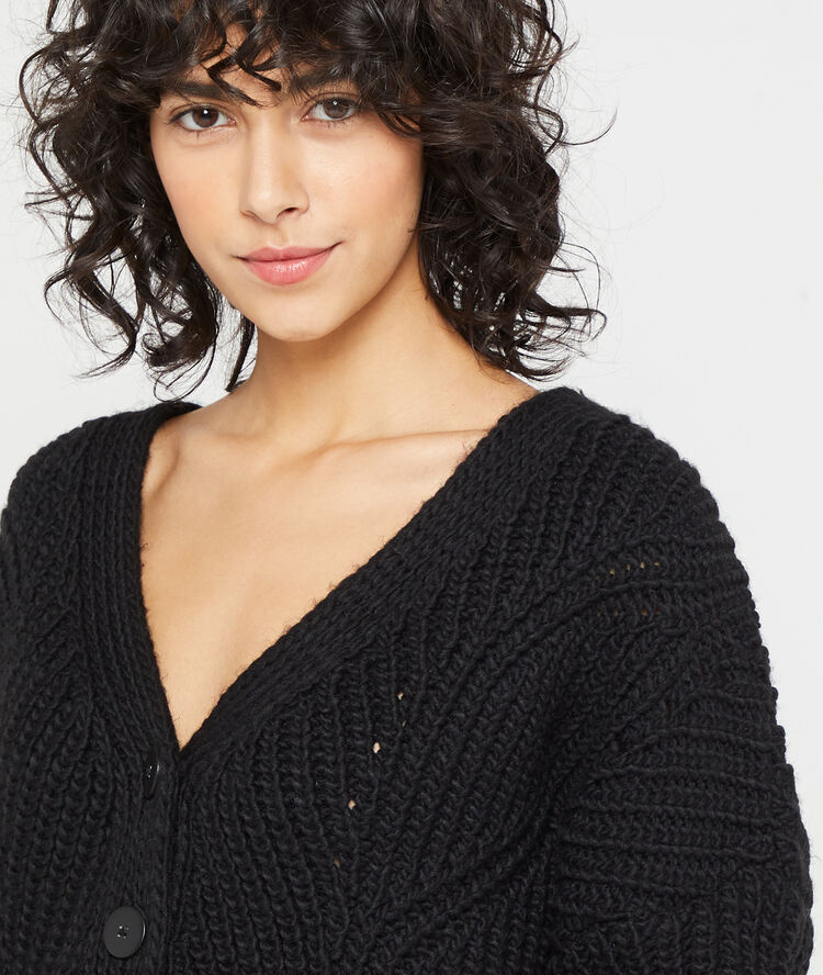 Rebeca de punto grueso negro.