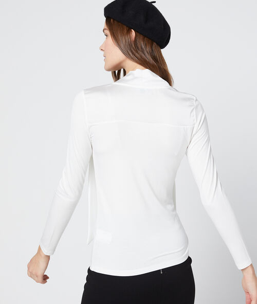 Top hombros satinados y cuello con lazada Top hombros satinados y cuello con lazada