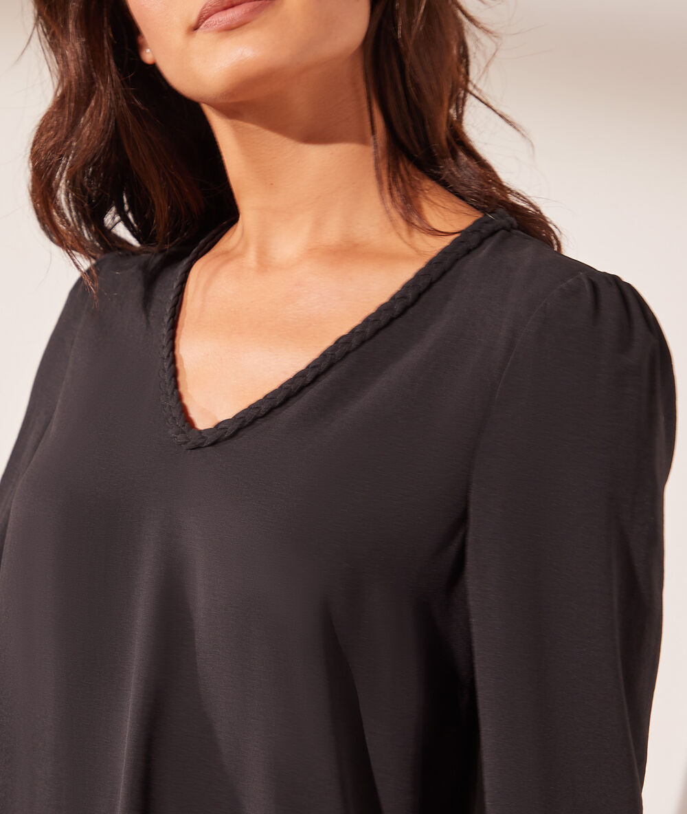 Vestido corto con falda plisada negro.