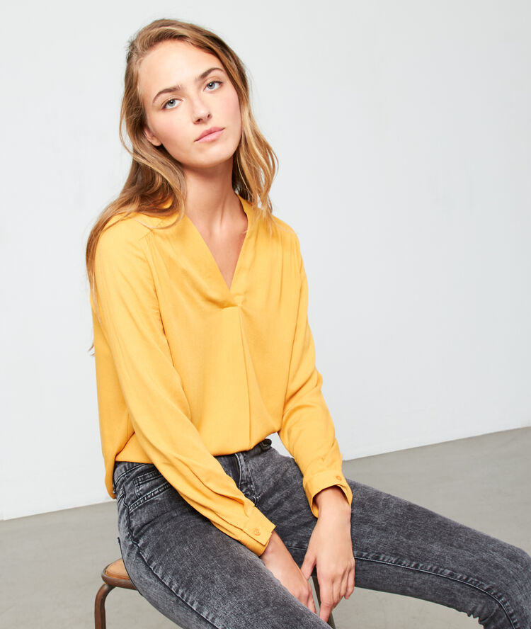 Blusa cuello en v c.ocre.