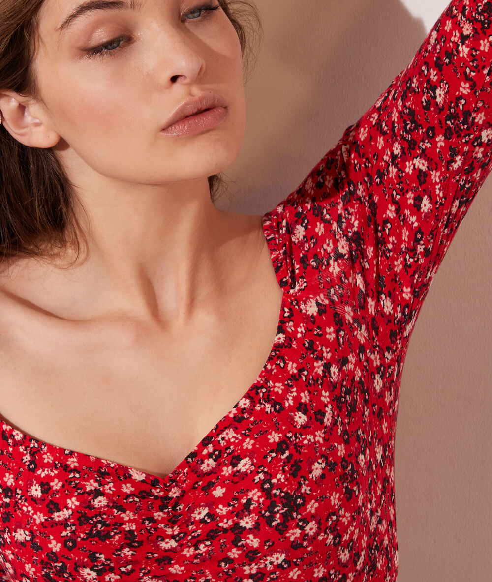 Body manga larga estampado floral rojo.
