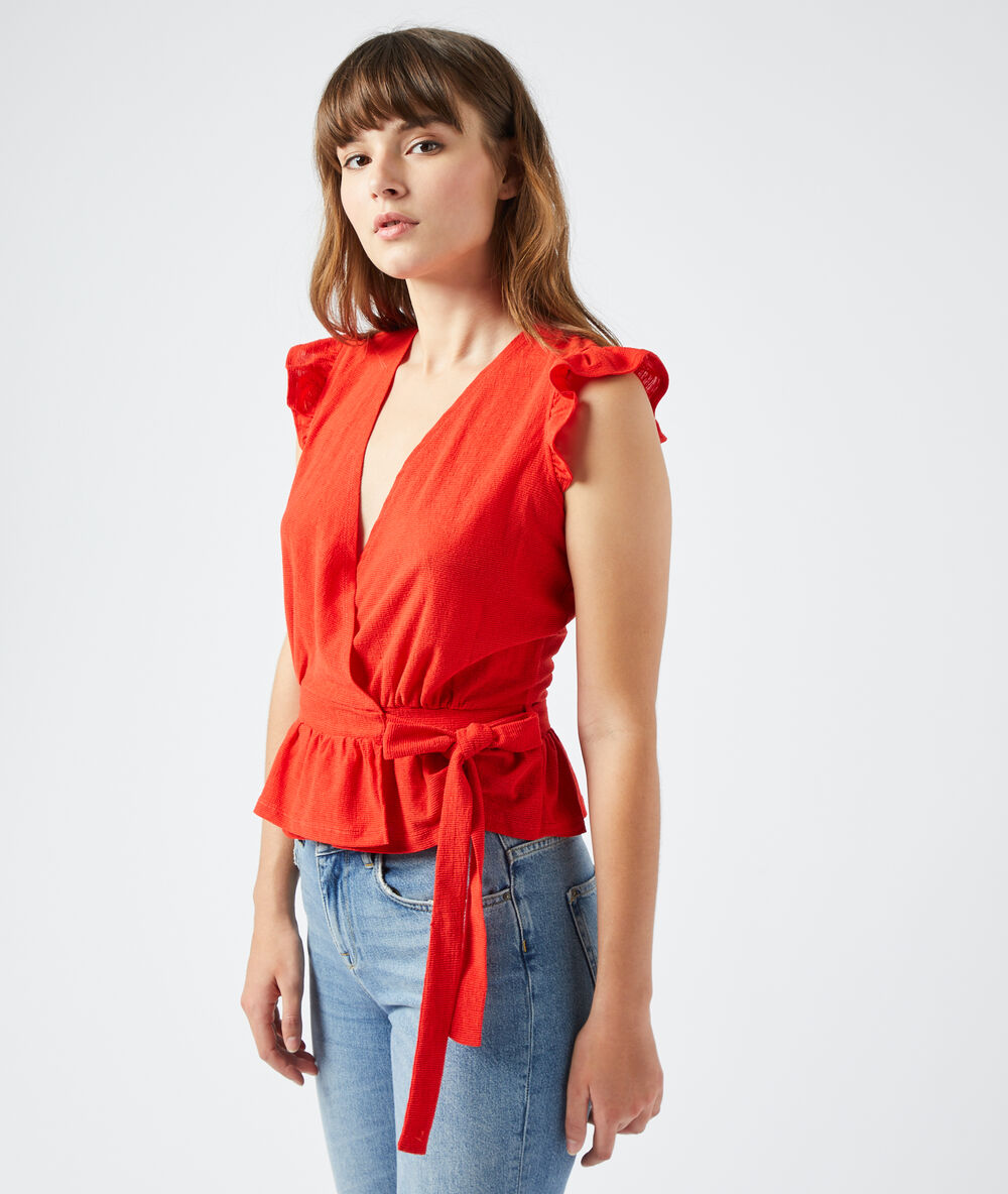 Top escote cruzado rojo.
