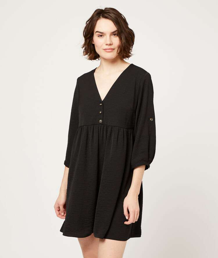 Vestido holgado negro.