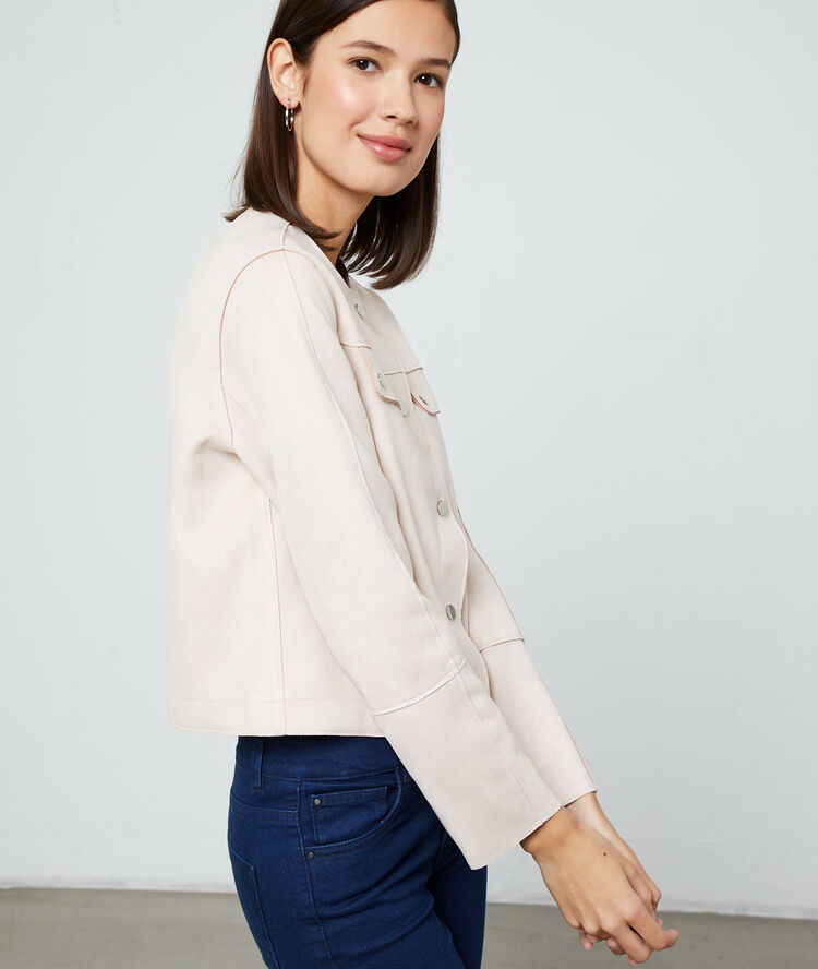 Chaqueta corta efecto ante crudo.