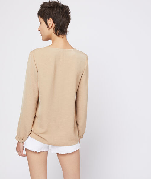 Blusa abotonada cuello en V Blusa abotonada cuello en V