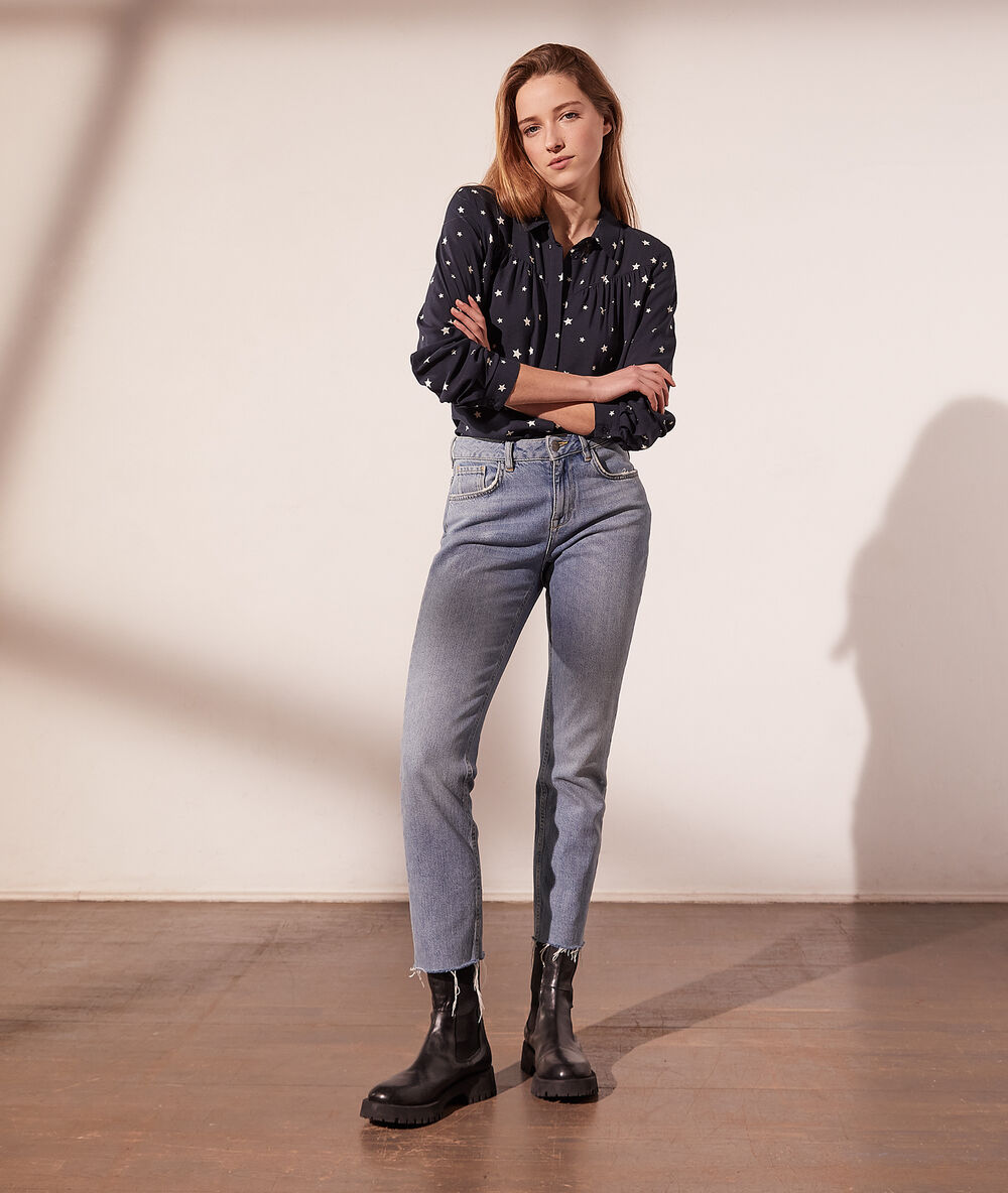 Camisa estampado estrellas azul marino.