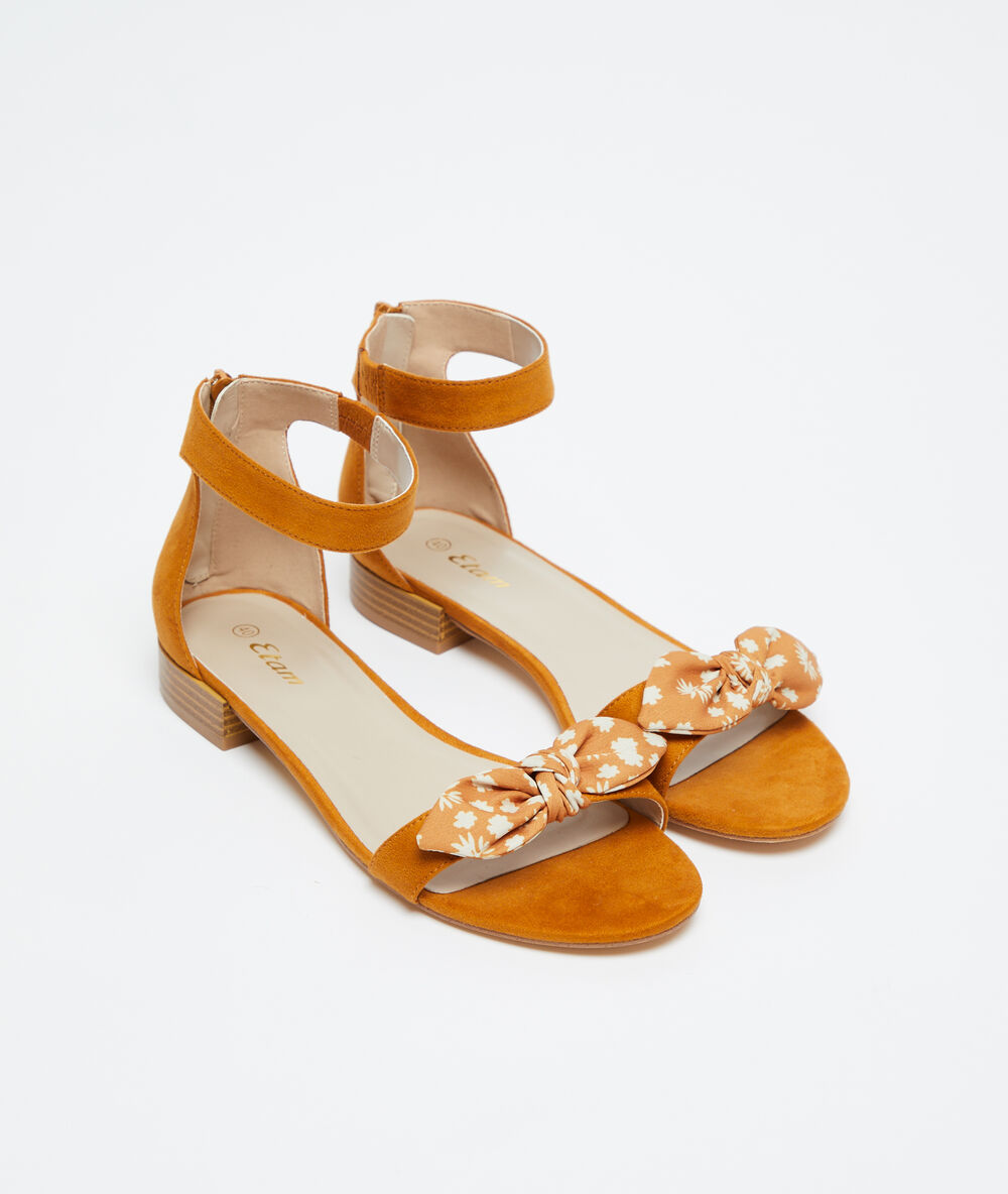 Sandalias anudadas sabana.