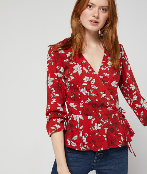 Blusa escote cruzado estampado floral rojo.