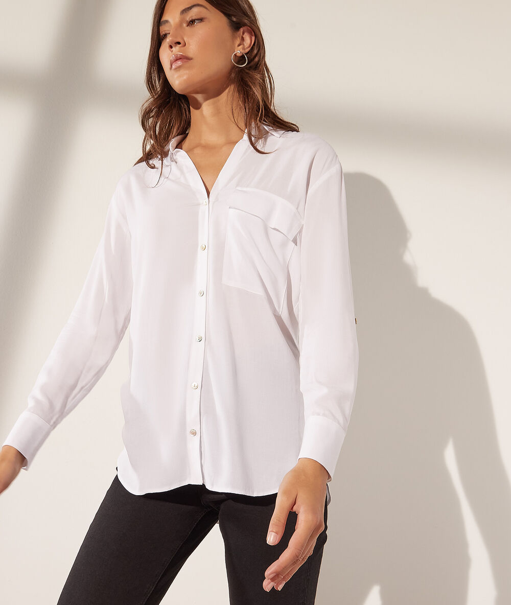 Camisa con bolsillo crudo.