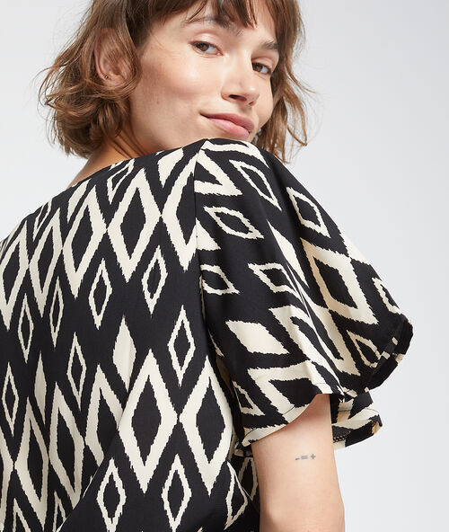 Blusa vaporosa estampado gráfico crudo.
