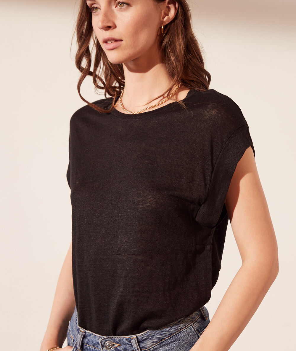 Camiseta manga corta de lino negro.