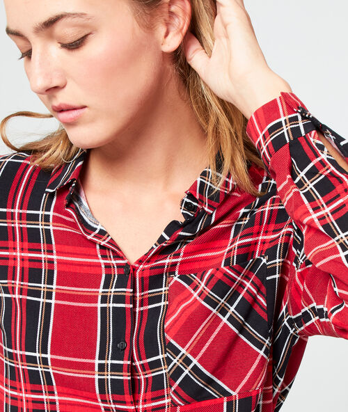 Camisa estampado tartán carmín.