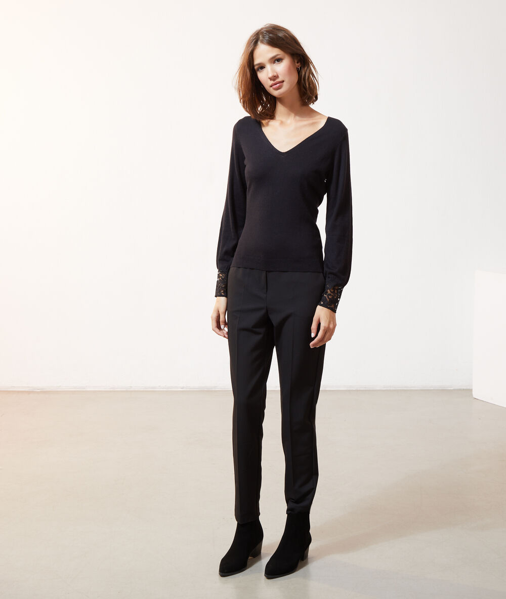 Pull fin dos dentelle noir.