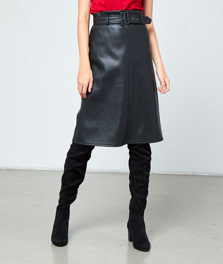 Falda midi en polipiel negro.