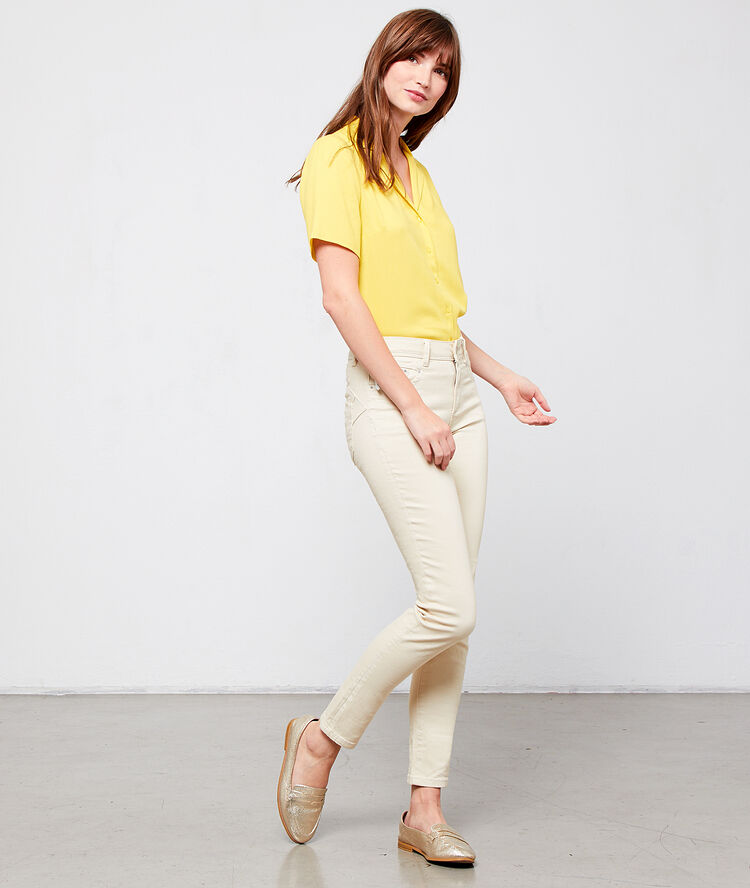 Camisa vaporosa amarillo.