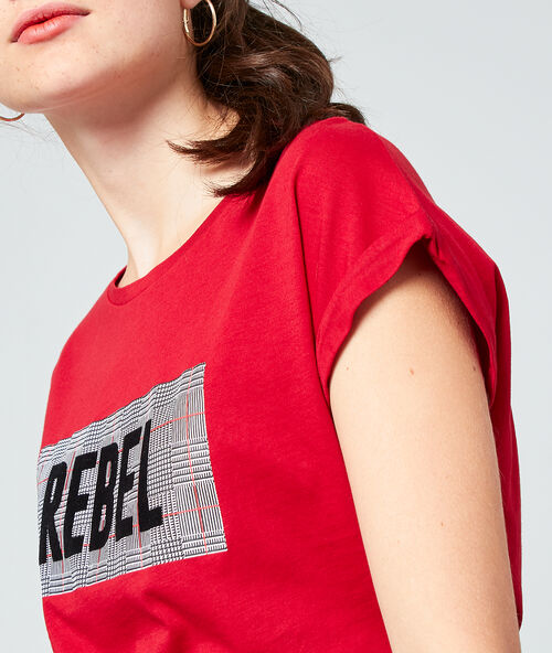 Camiseta ‘rebel’ de algodón bio carmín.