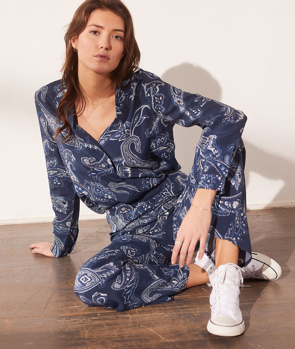 Pantalón estampado bandana azul marino.