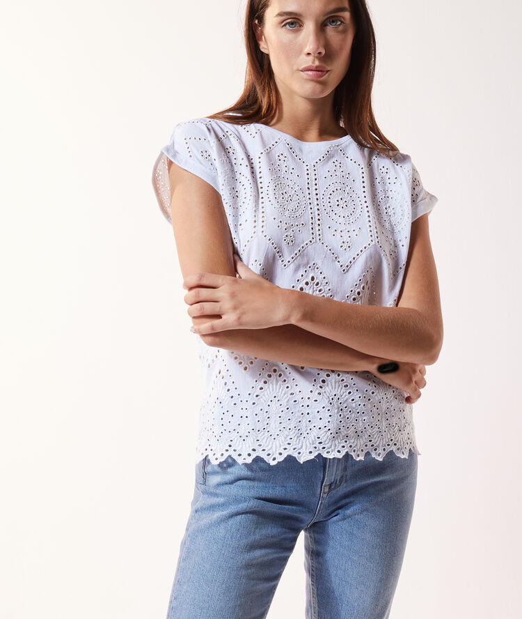 T-shirt guipure blanc.