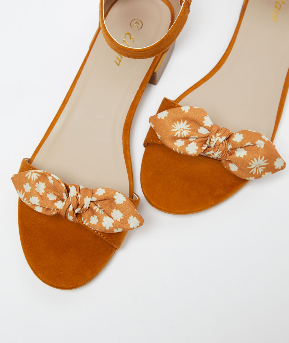 Sandalias anudadas sabana.