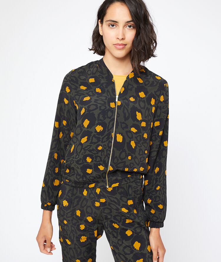 Chaqueta bomber estampada de hojas bronce.