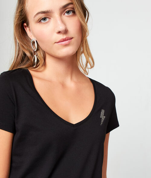 Camiseta 'rock' con pasta de cristal negro.