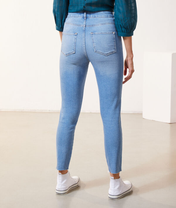 Pantalón vaquero estrecho Pantalón vaquero estrecho