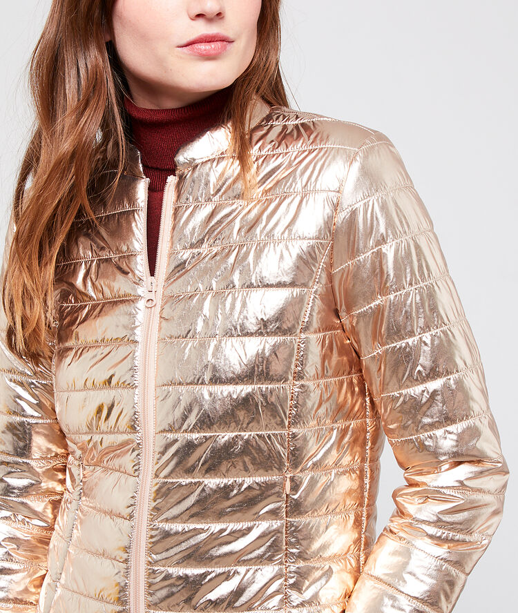 Chaqueta corta dorado.