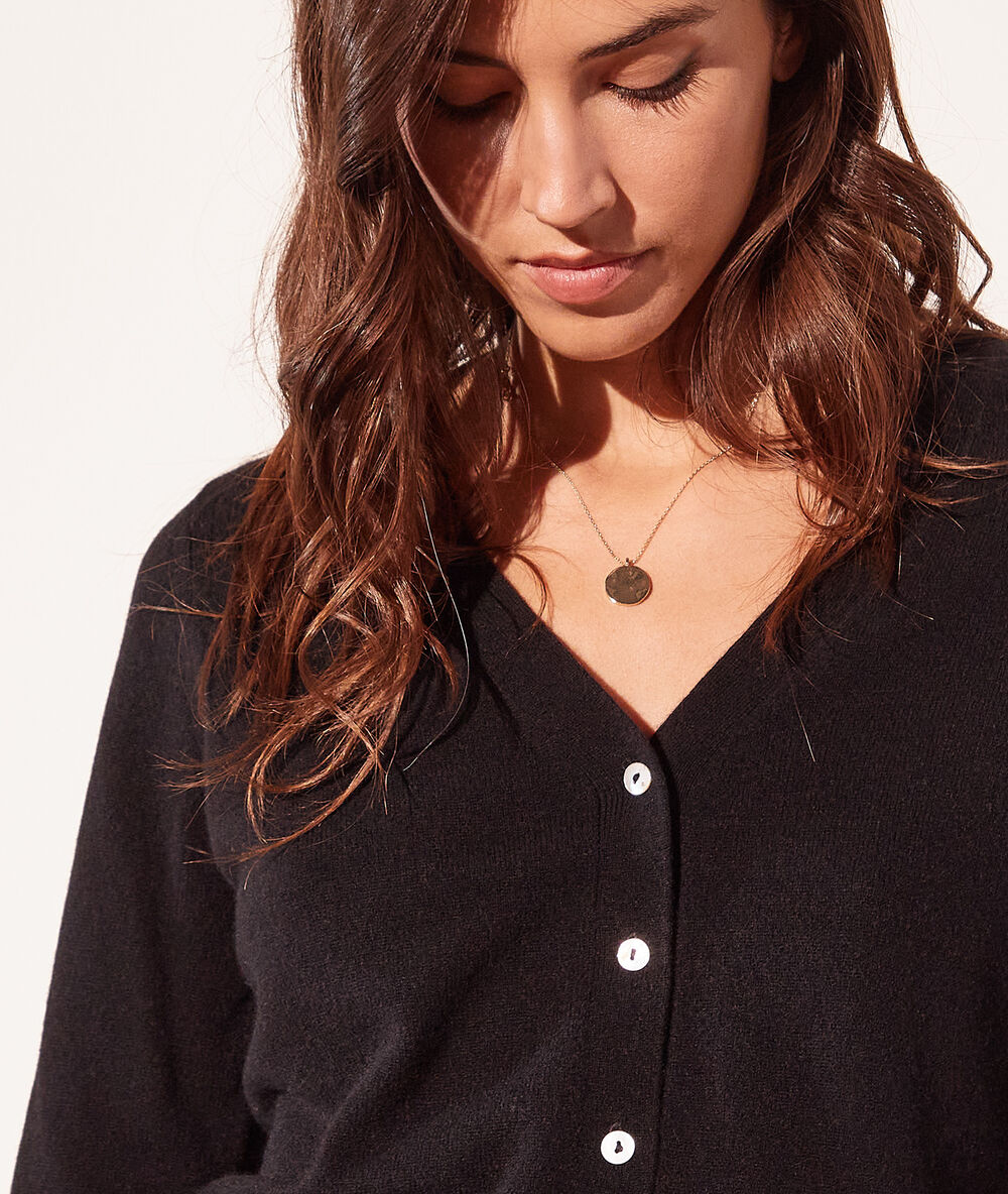 Chaqueta de cachemira negro.