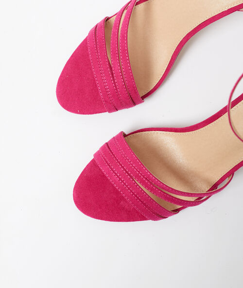 Sandalias cruzadas con tacón efecto ante frambuesa.