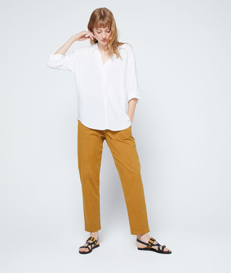 Blusa cuello en v blanco.