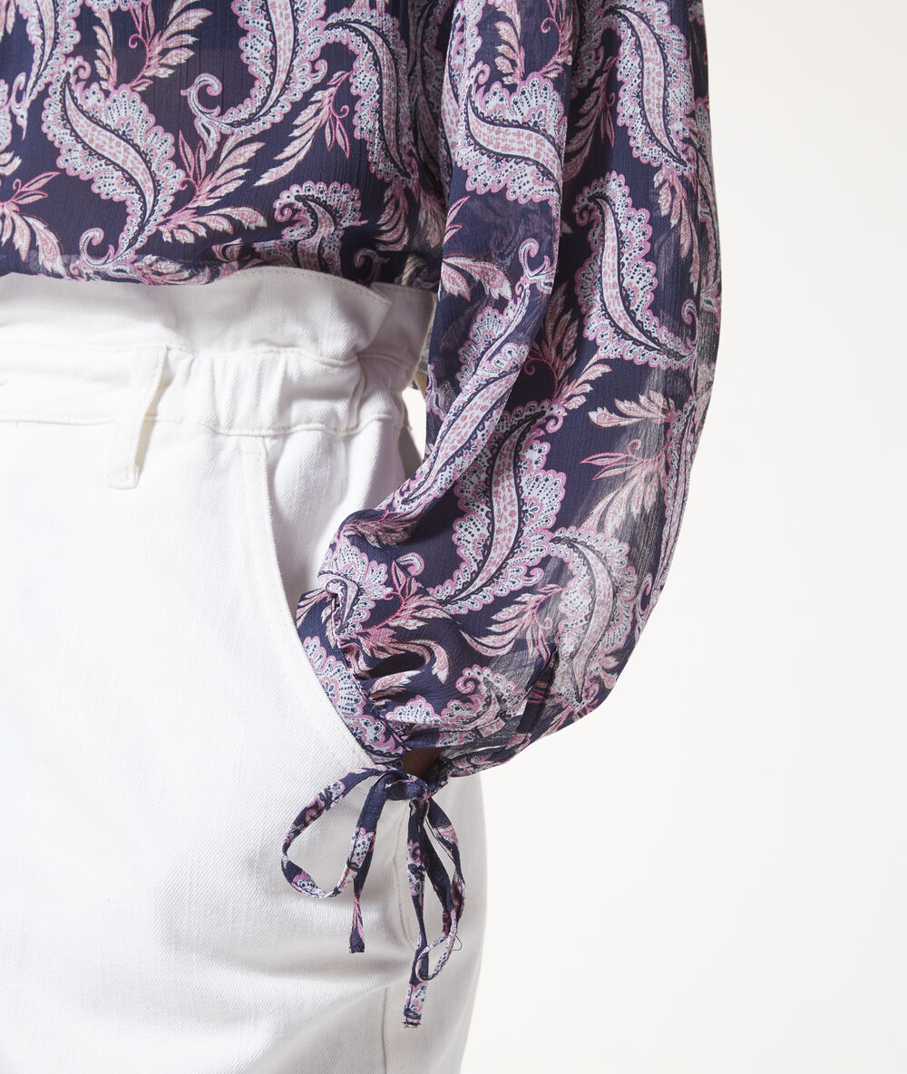 Blusa estampada ciruela.