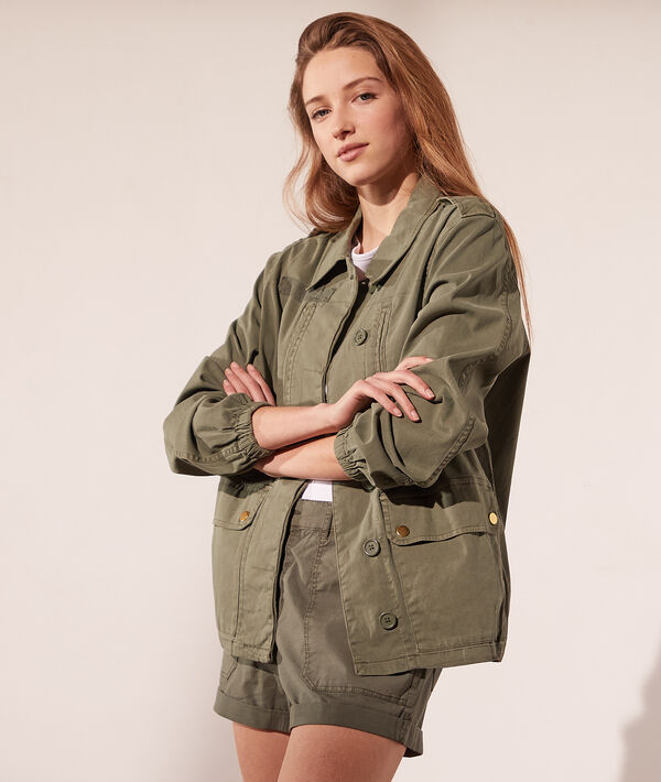 Cazadora estilo militar Cazadora estilo militar