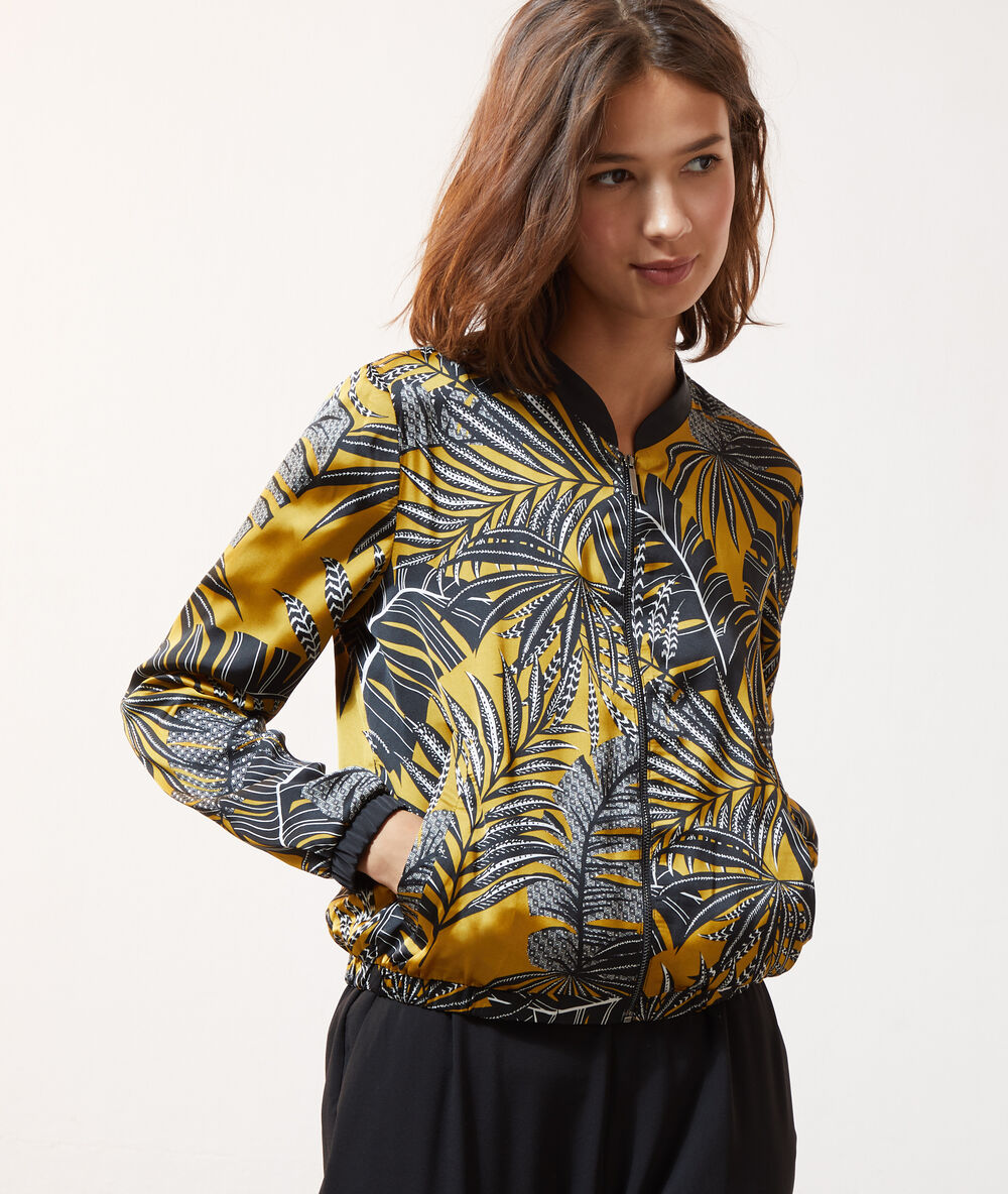 Bomber estampado hojas oliva.