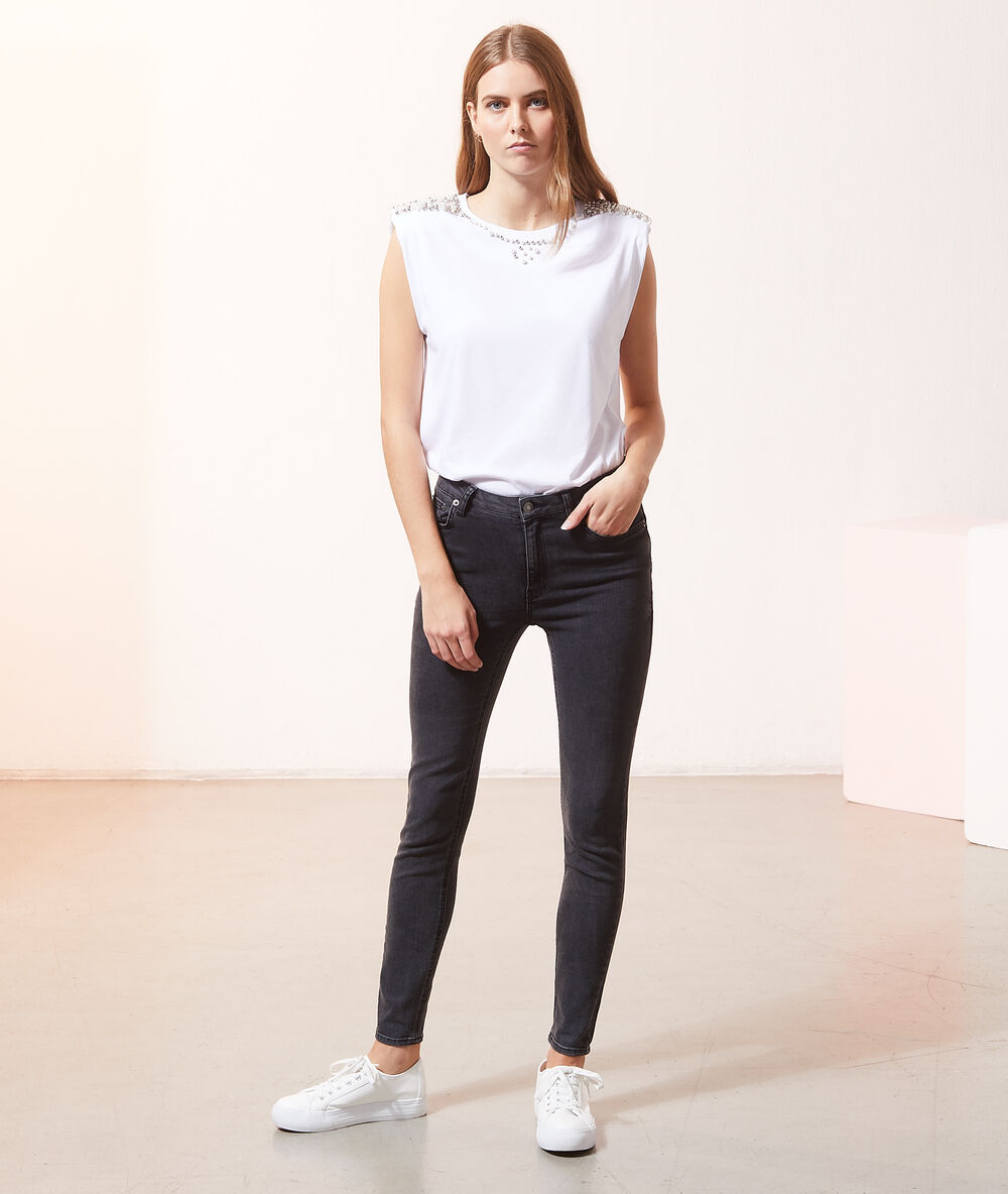 Camiseta con perlas blanco.