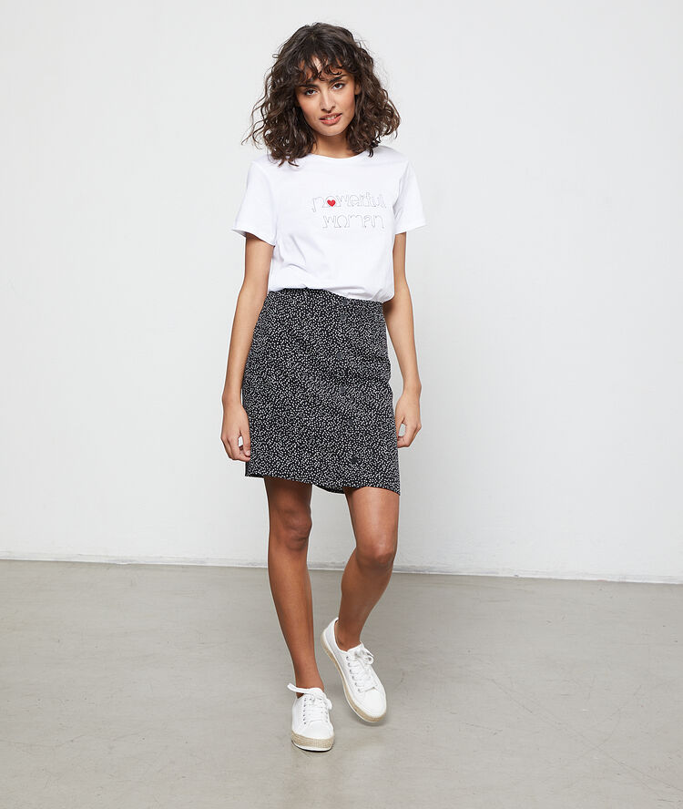 Falda estampado de corazones negro.