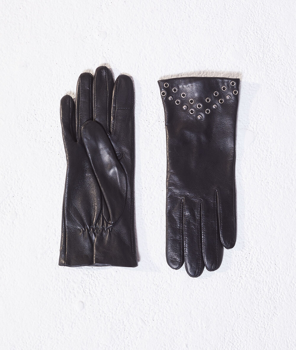 Guantes de piel con tachuelas negro.