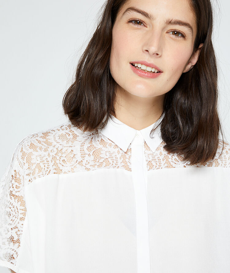 Camisa con detalles de guipur crudo.