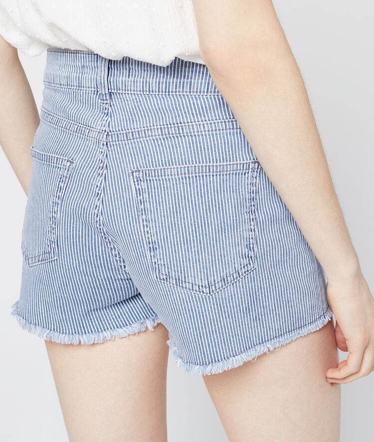 Short a rayas azul marino.