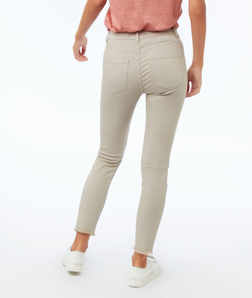 Pantalón estrecho con cremalleras arena.