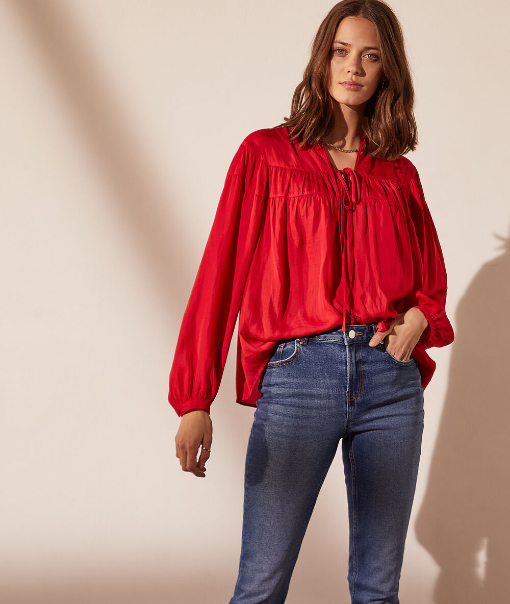 Blusa mangas abullonadas fucsia.