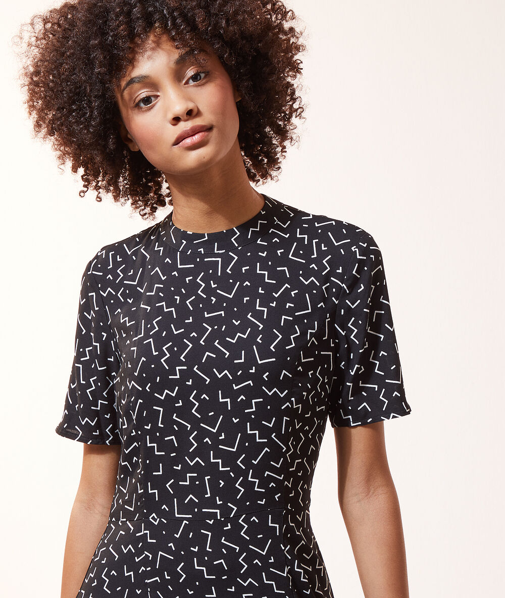 Vestido largo estampado gráfico negro.