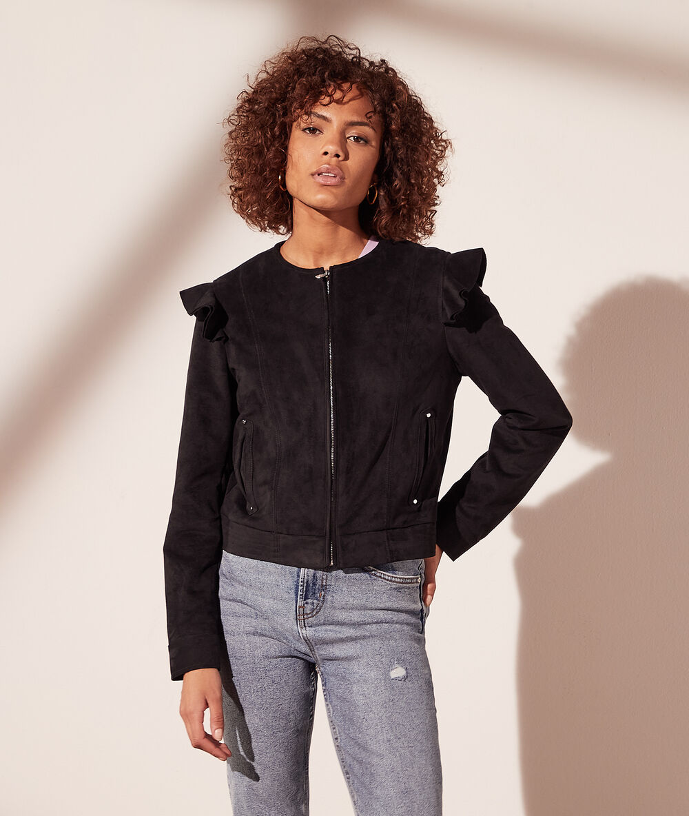 Chaqueta de ante con volantes negro.