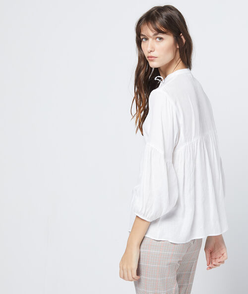 Blusa anudada al cuello con mangas abombadas Blusa anudada al cuello con mangas abombadas