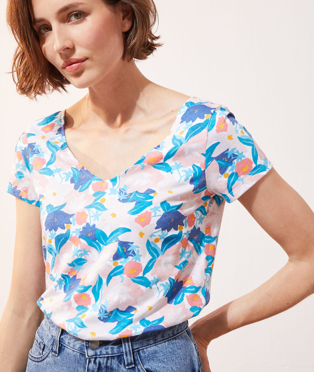 Camiseta estampado floral azul.